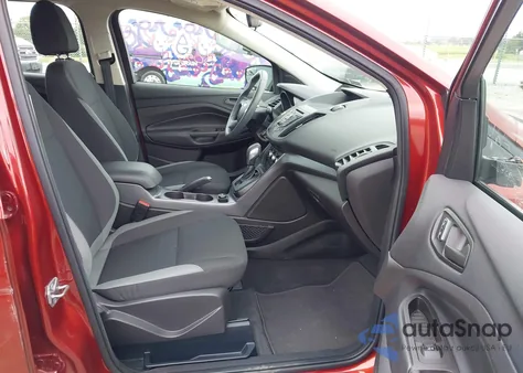 2016 Ford Escape S z USA, uszkodzony, nr VIN 1FMCU0F77GUC18621